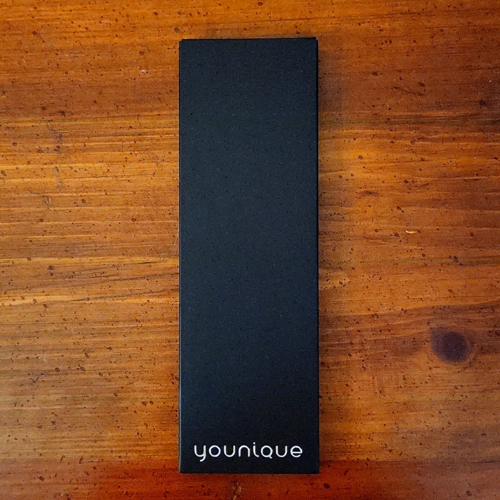 Younique Moodstuck Pressed Quad Shadow Compact